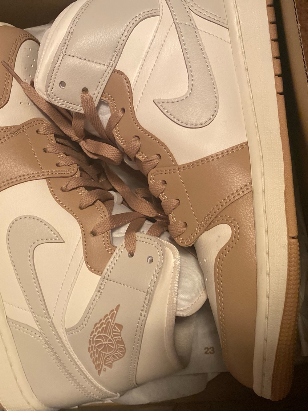 Jordan WMNS Air Jordan 1 Mid - Pale Ivory & Orewood Brown